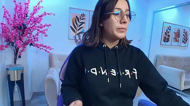 Lili_scott from StripChat is Freechat