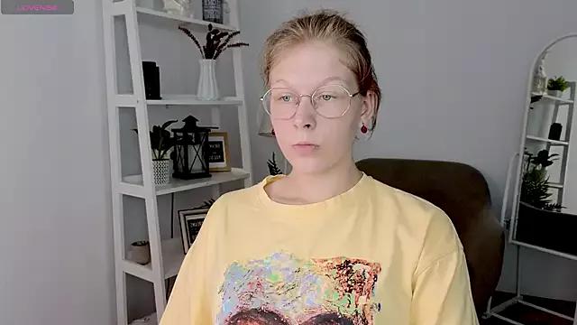 Lilly_Belly from StripChat is Freechat