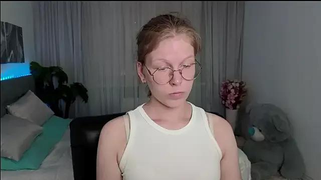 Lilly_Belly from StripChat is Freechat