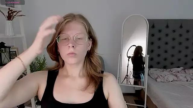 Lilly_Belly from StripChat is Freechat