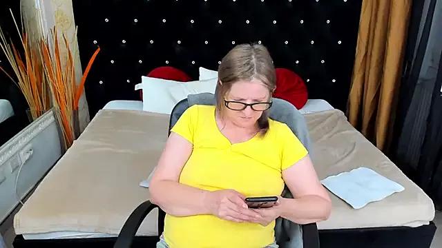 Lilly_hott from StripChat