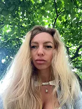 LinaCart from StripChat is Freechat