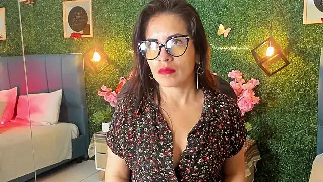 Linagh_ from StripChat is Freechat