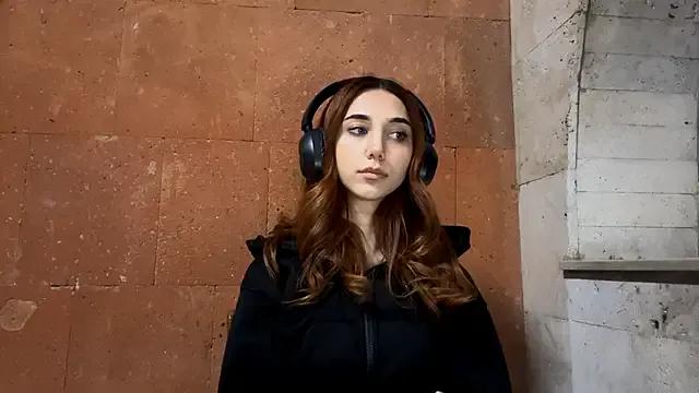 LinaMour from StripChat is Freechat
