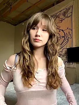 LindsayCutiee from StripChat is Freechat