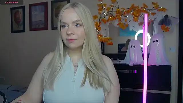 LisaCandy1 from StripChat is Freechat