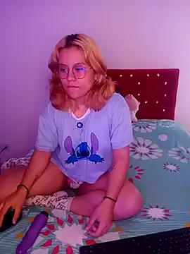 littlec4ke from StripChat is Freechat