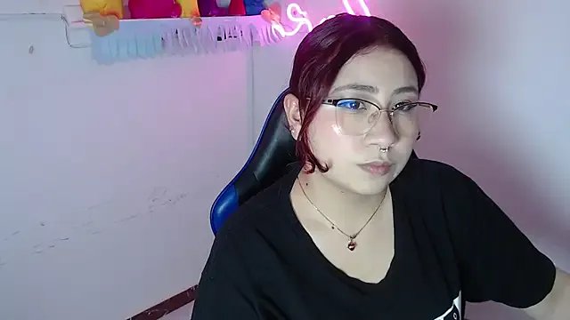 Freechat littlee_red on StripChat