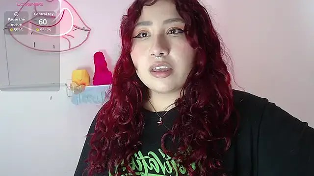 Freechat littlee_red on StripChat