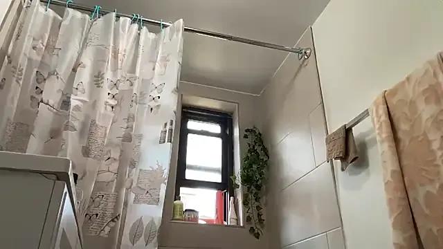 littyleesh1 from StripChat is Freechat