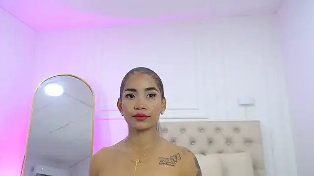 Freechat lola_red95 on StripChat