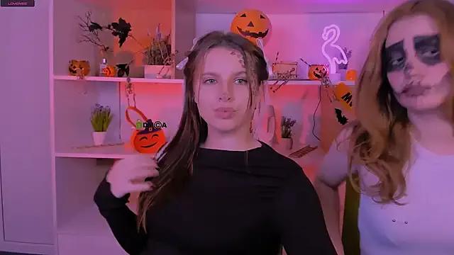 lola_swon from StripChat is Freechat