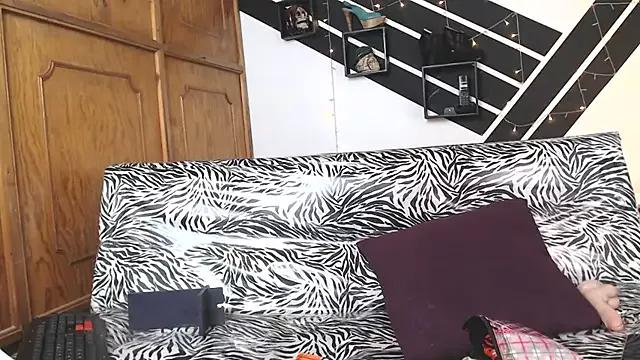 lola_warner from StripChat is Freechat