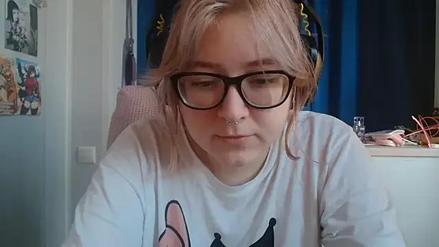 LolaWEI from StripChat is Freechat