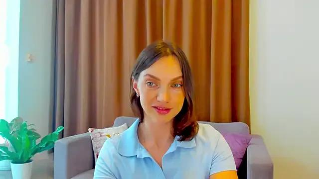 LovelyeeMia from StripChat is Freechat