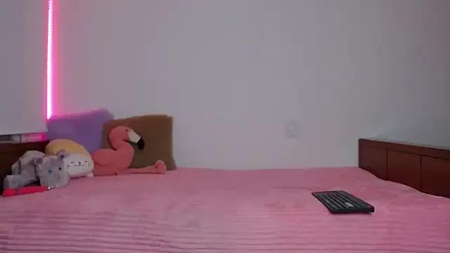 Luciana_Rossa from StripChat is Freechat