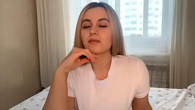 LuciaShadwell from StripChat is Freechat