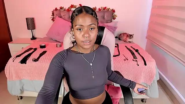 Lucie_Harper from StripChat is Freechat