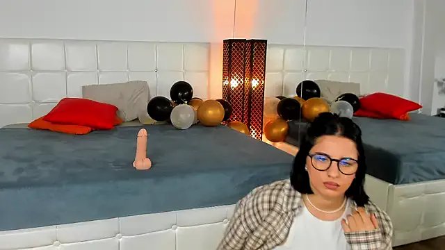 Freechat LucyRayy on StripChat