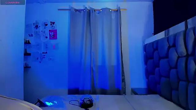 Luisa16xxx from StripChat
