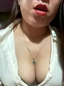 Luna-ass from StripChat is Freechat