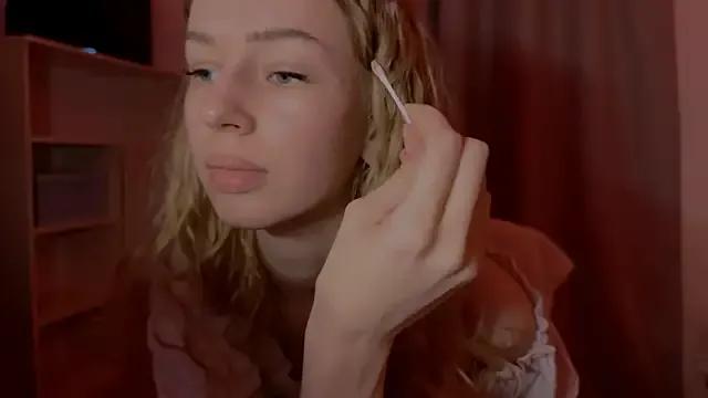 LunaCrave from StripChat is Freechat