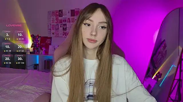 Lunainnk from StripChat is Freechat