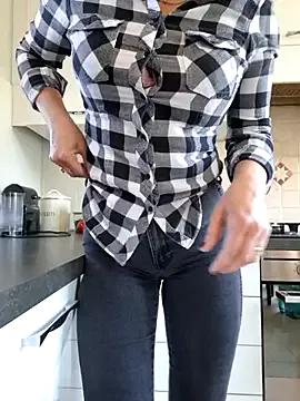 Luxxe25 from StripChat