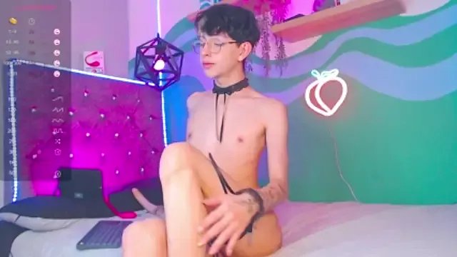 Freechat lyamthommpson on StripChat