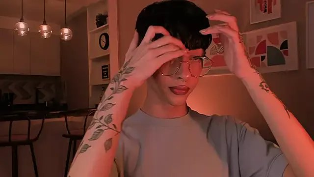 Freechat lyamthommpson on StripChat