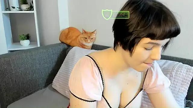 LynBrow from StripChat