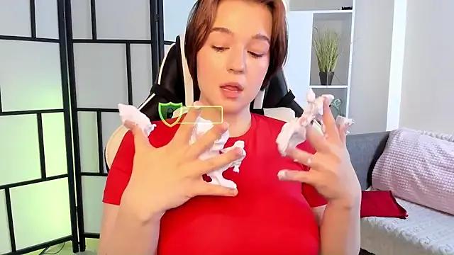 LynBrow from StripChat