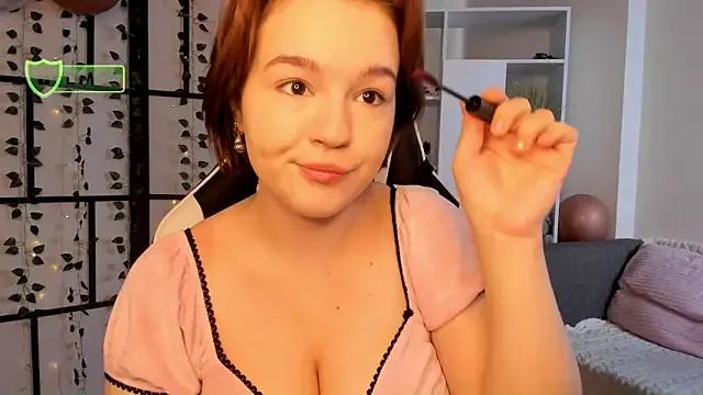 LynBrow from StripChat