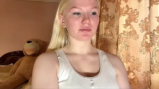 LynellMahe from StripChat is Freechat