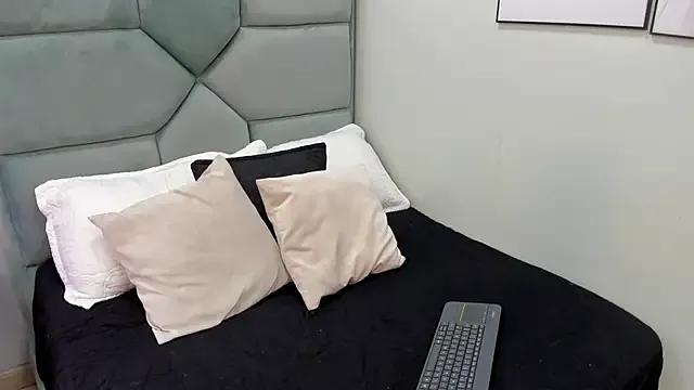 Madame_Rouge_ from StripChat is Freechat