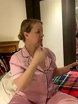 madamlillyrose from StripChat is Freechat