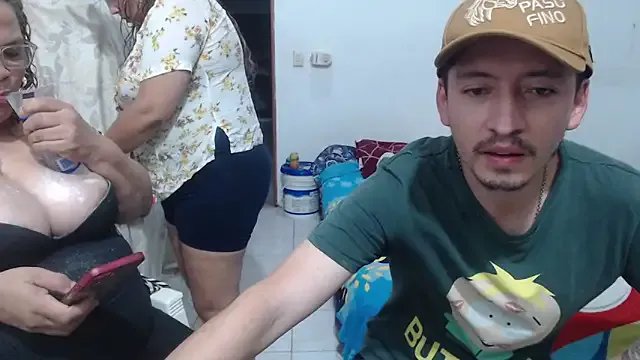 Freechat mademooms on StripChat