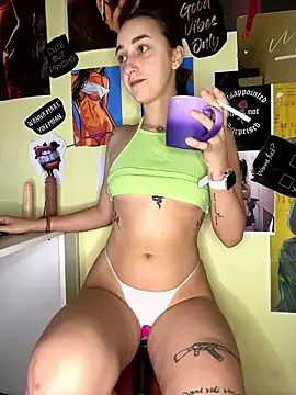 MagicSprinkle from StripChat is Freechat