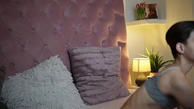 MaiaMini from StripChat