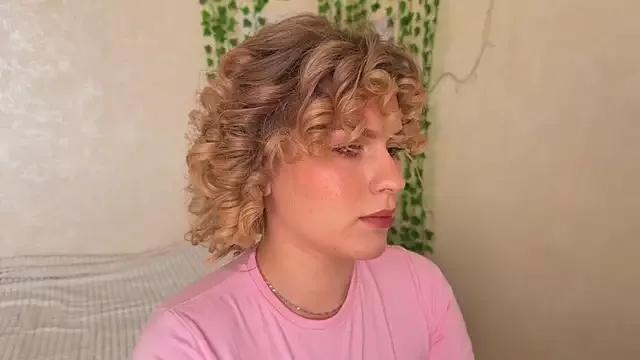 mandarina-karina from StripChat is Freechat
