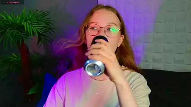MandyMils from StripChat is Freechat