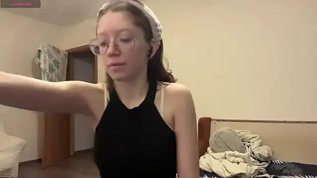 MargarettNewbie from StripChat is Freechat