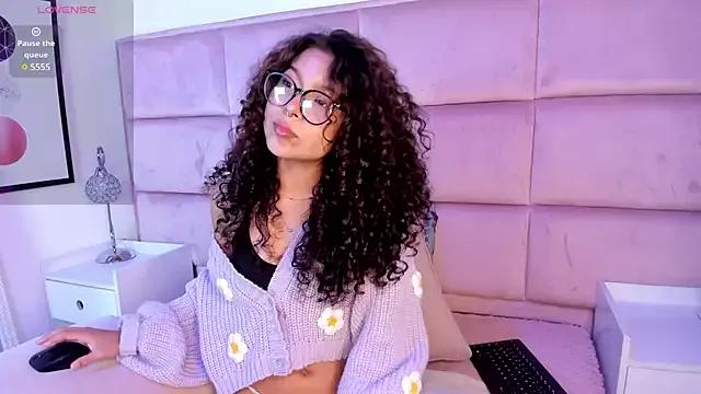 Marianna_Ray_ from StripChat is Freechat