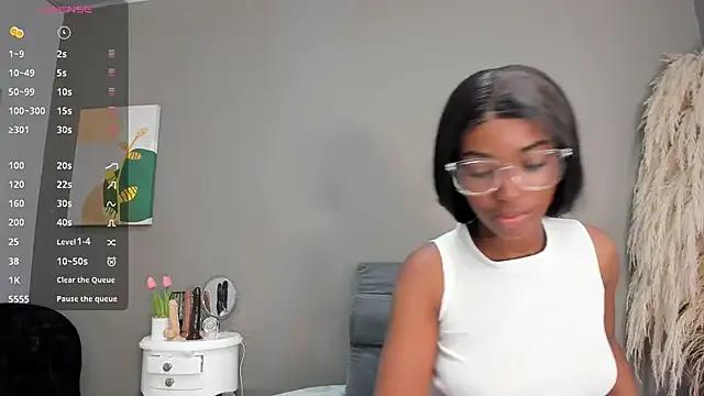 MarianRosse from StripChat is Freechat