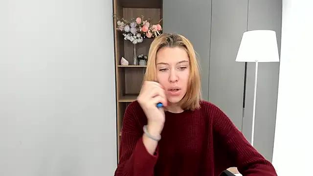 MariePelyo from StripChat is Freechat