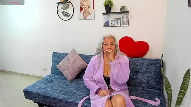 Marilyn70 from StripChat