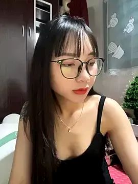 mayybb from StripChat is Freechat