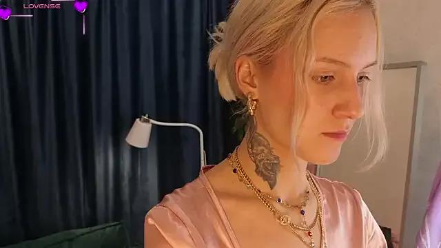 melissa_harlow from StripChat is Freechat