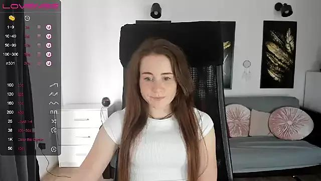 Mery_Moonn from StripChat is Freechat
