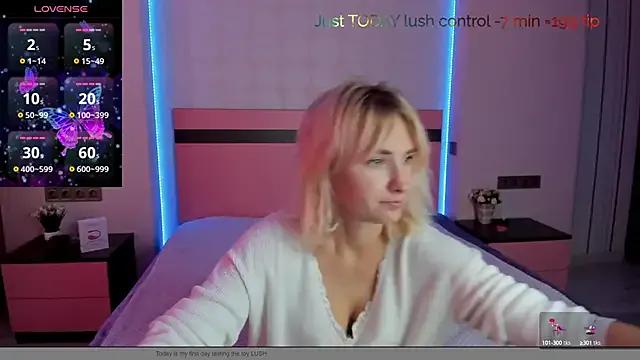 MeryMidnight from StripChat is Freechat